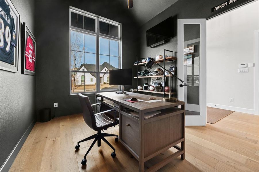 Furnished interior view inside a new home in Star Trail, Prosper (Image 8).