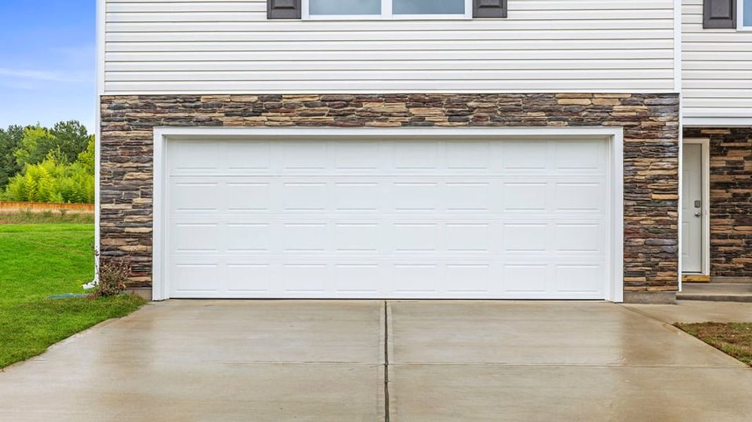 Exterior details and patio area of a home in Treemont Commons, Wellford (Image 3).