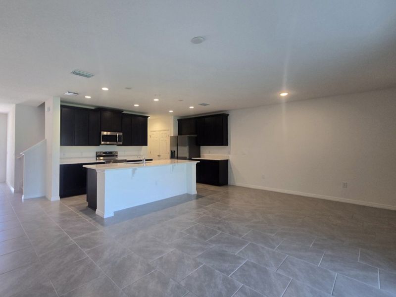 Spacious, unfurnished interior of a new home in Sky Lakes Estates, St. Cloud (Image 4).