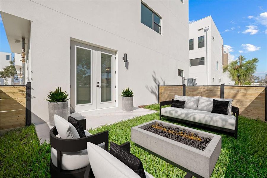 Exterior details and patio area of a home in , St. Petersburg (Image 26).