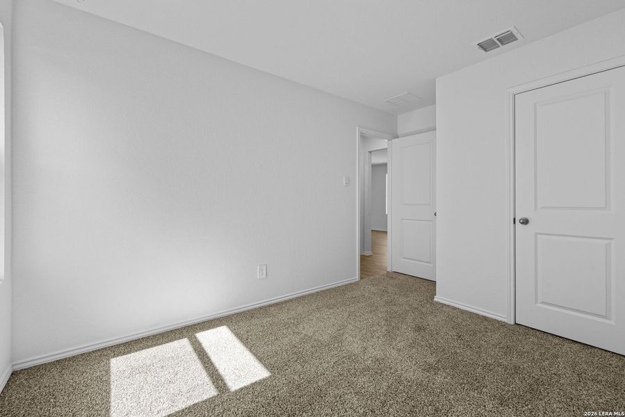 Spacious, unfurnished interior of a new home in Arroyo Ranch, Seguin (Image 10).