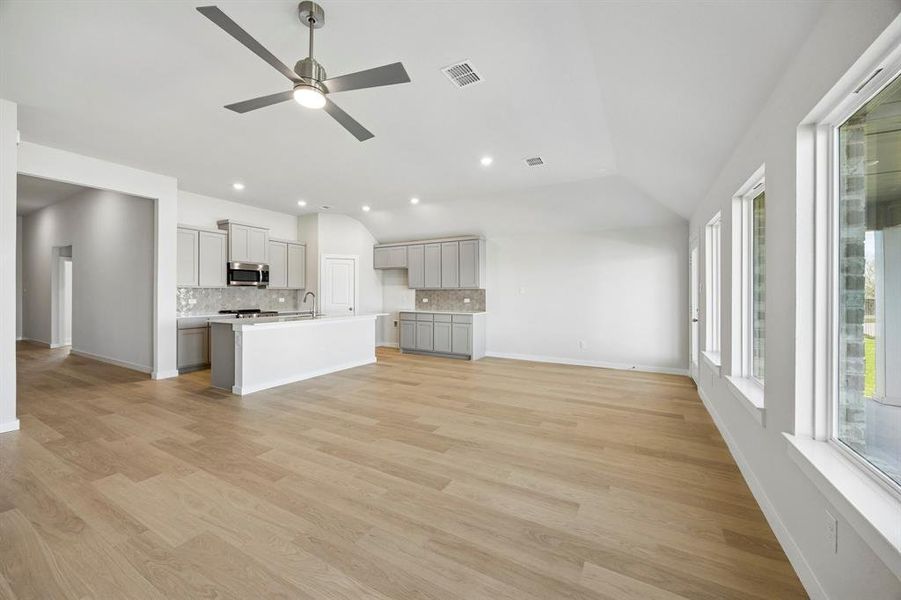 Spacious, unfurnished interior of a new home in Mercer Meadows, Royse City (Image 24).