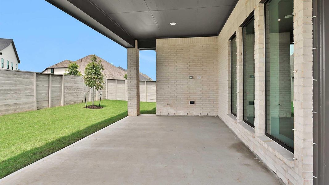 Exterior details and patio area of a home in Legacy, League City (Image 13).