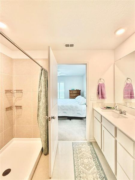 Furnished interior view inside a new home in Ranches at Lake McLeod, Eagle Lake (Image 26).