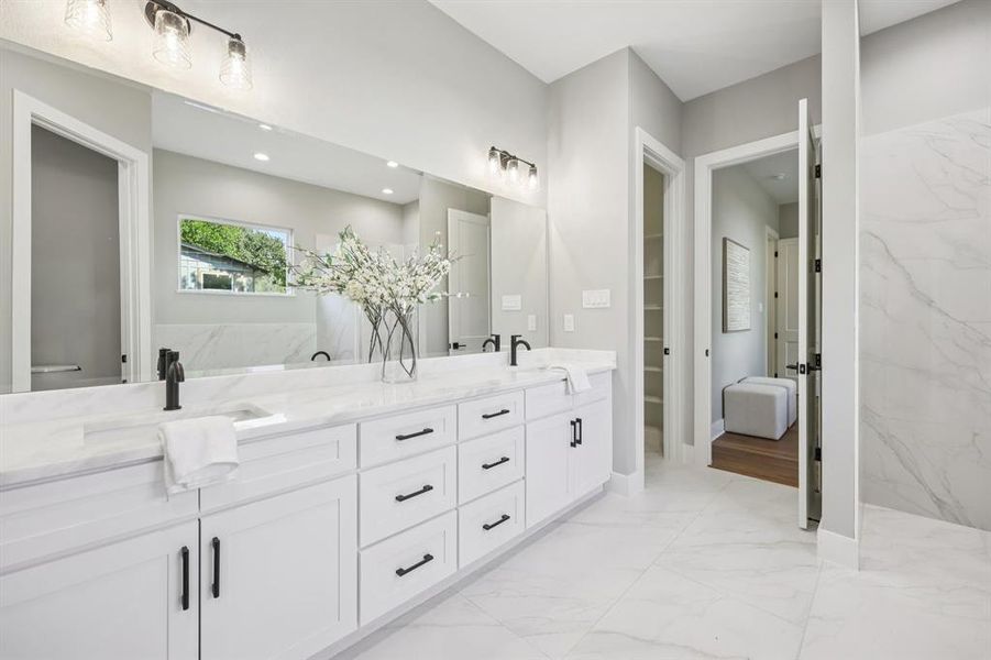 Furnished interior view inside a new home in , Grapevine (Image 7).