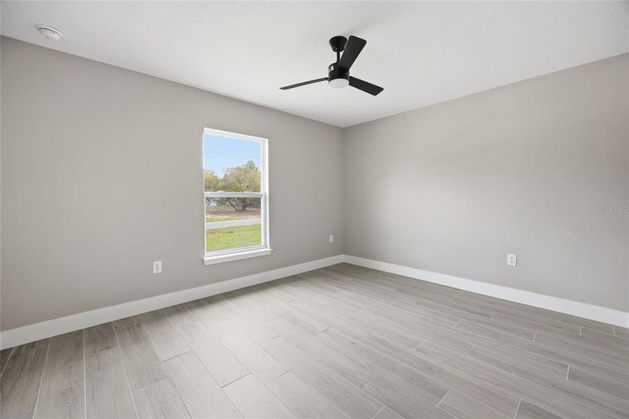 Spacious, unfurnished interior of a new home in , Citrus Springs (Image 19).
