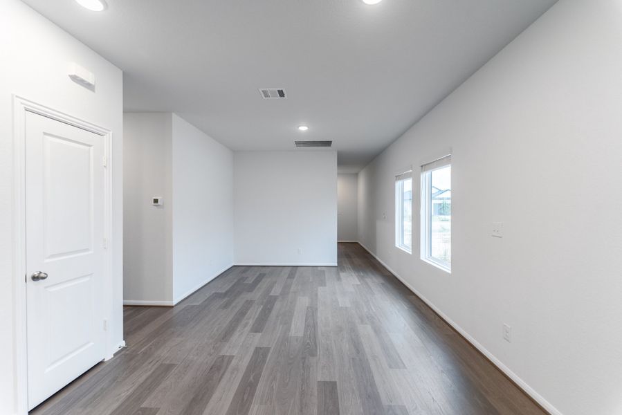 Spacious, unfurnished interior of a new home in Cool Water, Jarrell (Image 9).