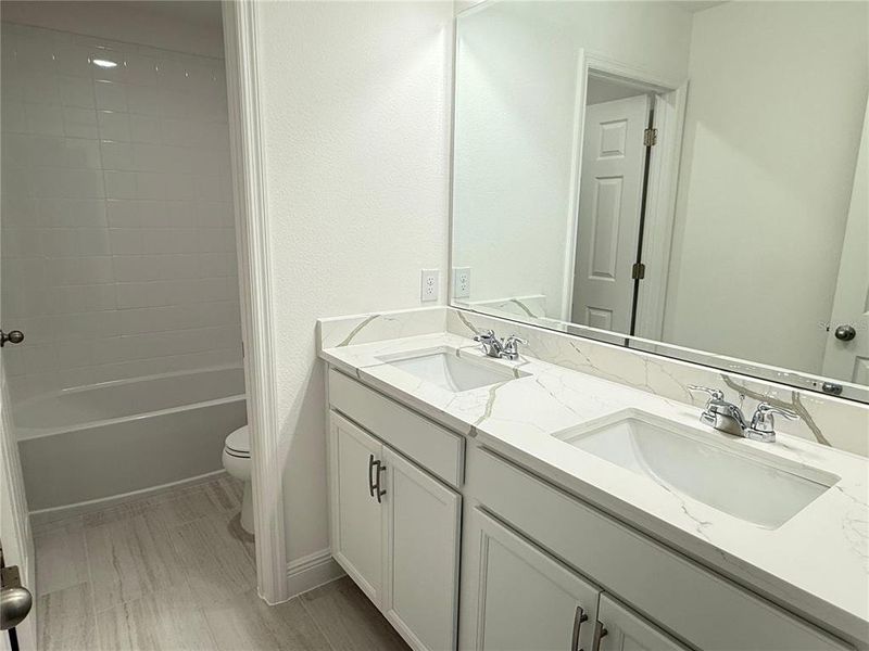 Furnished interior view inside a new home in Ridgeview, Clermont (Image 5).