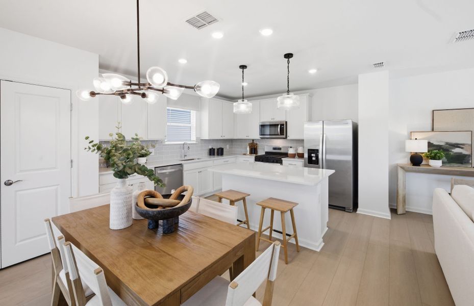 Representative furnished interior of a home built from the Mill Run by Pulte Homes in Reagan Landing, Bradenton (Image 10).