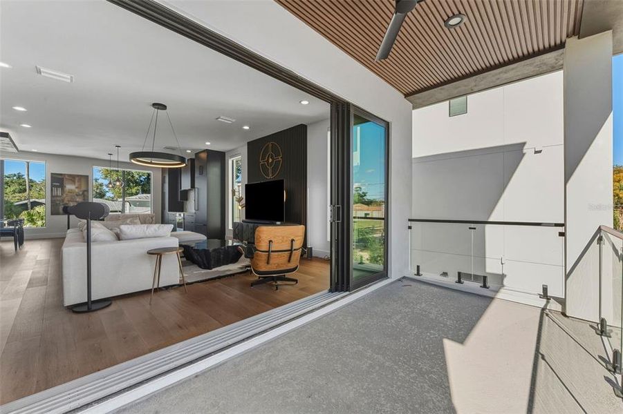 Exterior details and patio area of a home in , Tampa (Image 28).