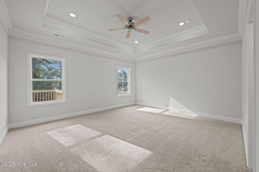 Spacious, unfurnished interior of a new home in Fairfield Harbour, New Bern (Image 22).
