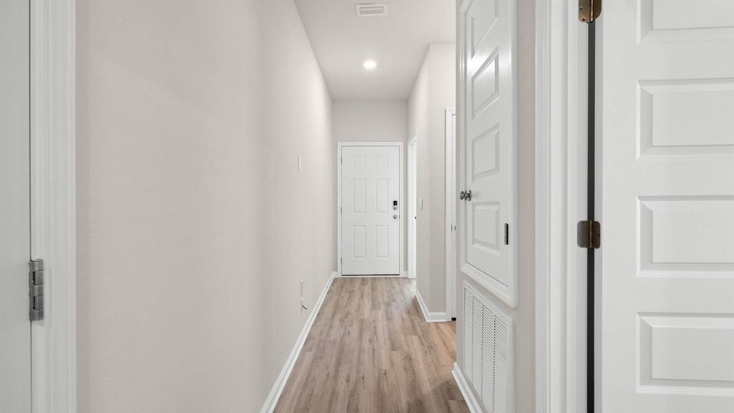 Spacious, unfurnished interior of a new home in Liberty, Panama City (Image 12).