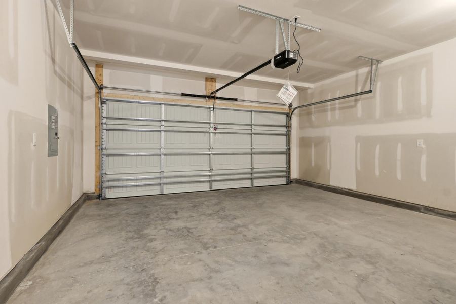 Spacious, unfurnished interior of a new home in Harbor Crossing, Greensboro (Image 35).