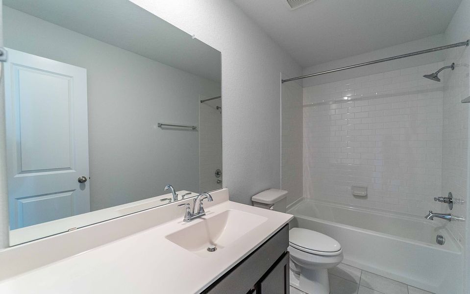 Furnished interior view inside a new home in Homestead, Schertz (Image 8).