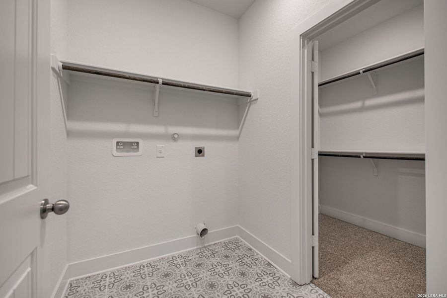 Spacious, unfurnished interior of a new home in Stillwater Ranch, San Antonio (Image 31).