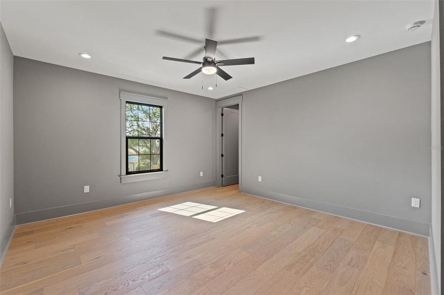 Spacious, unfurnished interior of a new home in , Tampa (Image 79).