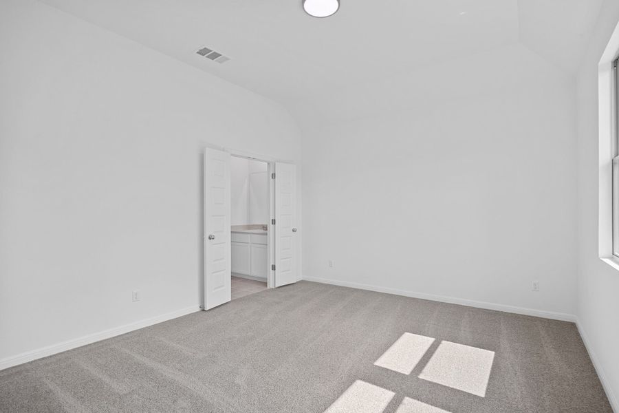 Spacious, unfurnished interior of a new home in Trinity Ranch, Elgin (Image 23).