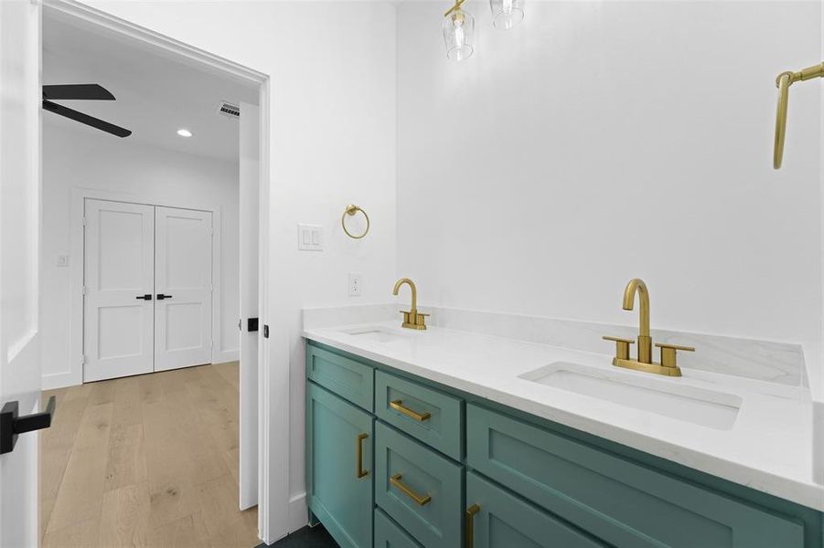 Furnished interior view inside a new home in , Corsicana (Image 10).