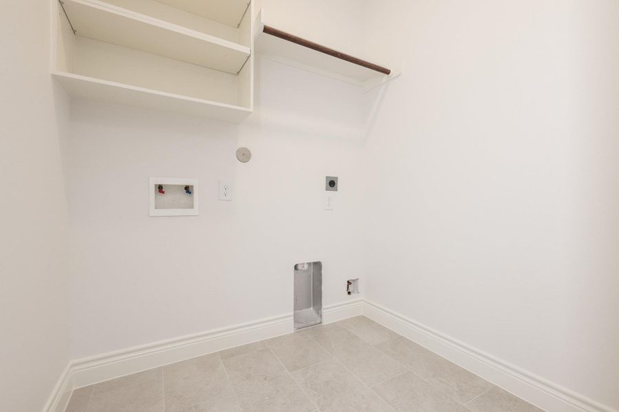 Spacious, unfurnished interior of a new home in , Pearland (Image 22).