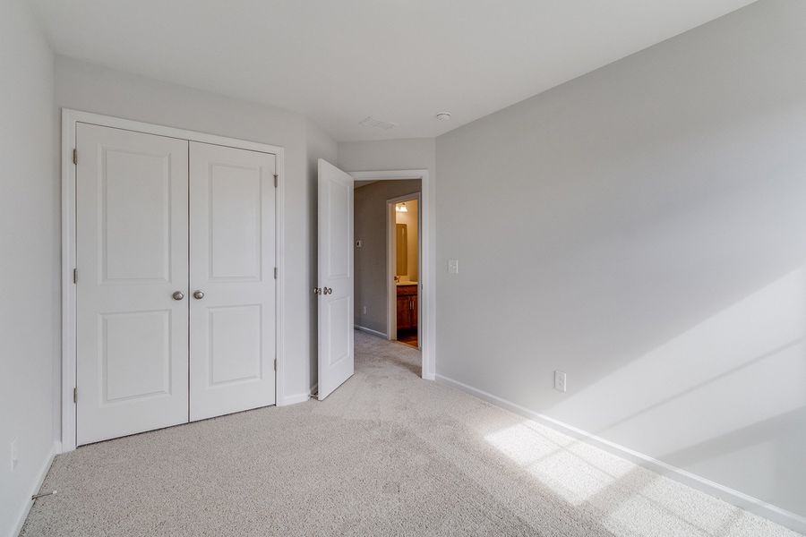 Spacious, unfurnished interior of a new home in Astoria, Columbia (Image 26).