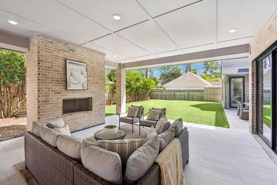 Exterior details and patio area of a home in , Houston (Image 27).