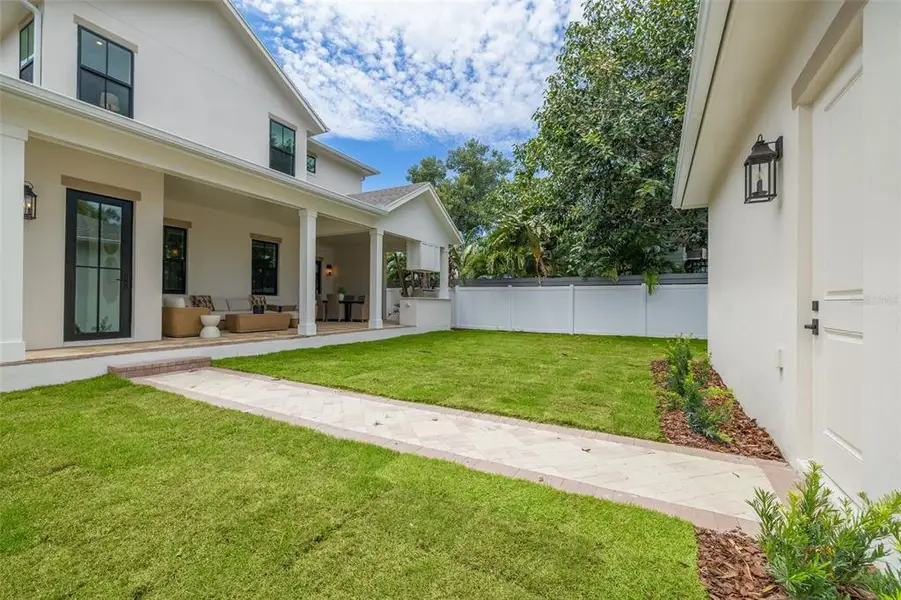 Exterior details and patio area of a home in , St. Petersburg (Image 3).