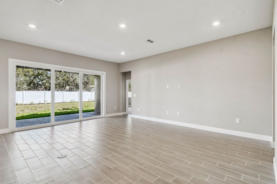 Spacious, unfurnished interior of a new home in Pinecone Reserve, Brooksville (Image 45).
