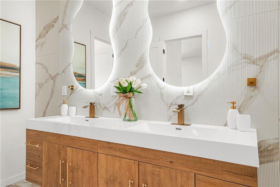 Furnished interior view inside a new home in , Atlanta (Image 51).