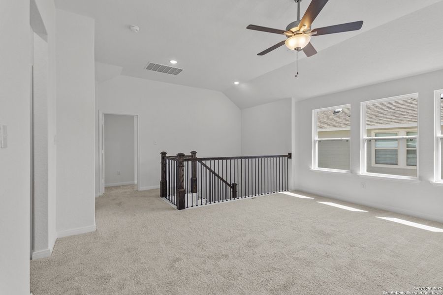 Spacious, unfurnished interior of a new home in Ladera 50', San Antonio (Image 24).