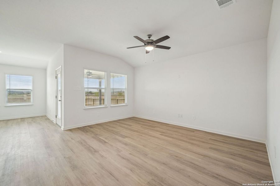 Spacious, unfurnished interior of a new home in Estancia Ranch - Premier Series, San Antonio (Image 27). Spacious, unfurnished interior of a new home in Estancia Ranch - Premier Series, San Antonio (Image 27).
