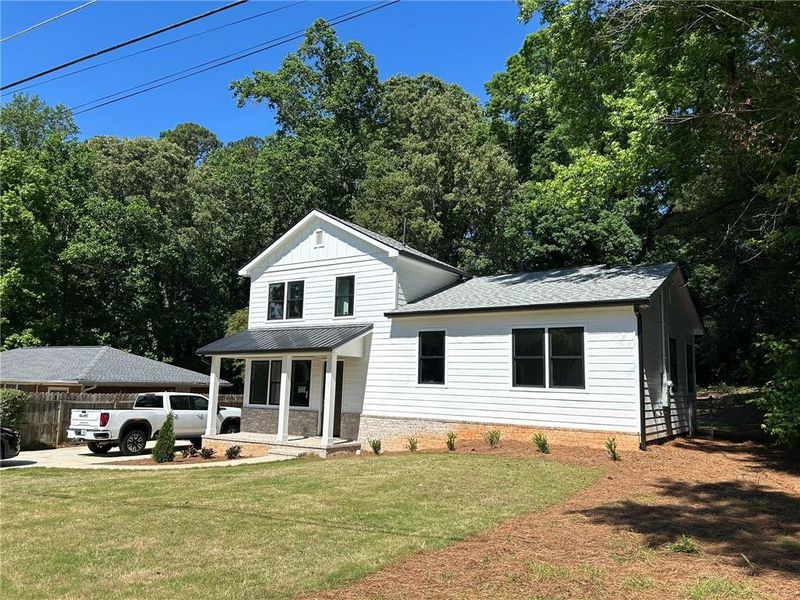 Front exterior of a new home in , Marietta, GA, highlighting curb appeal (Image 19). Front exterior of a new home in , Marietta, GA, highlighting curb appeal (Image 19).
