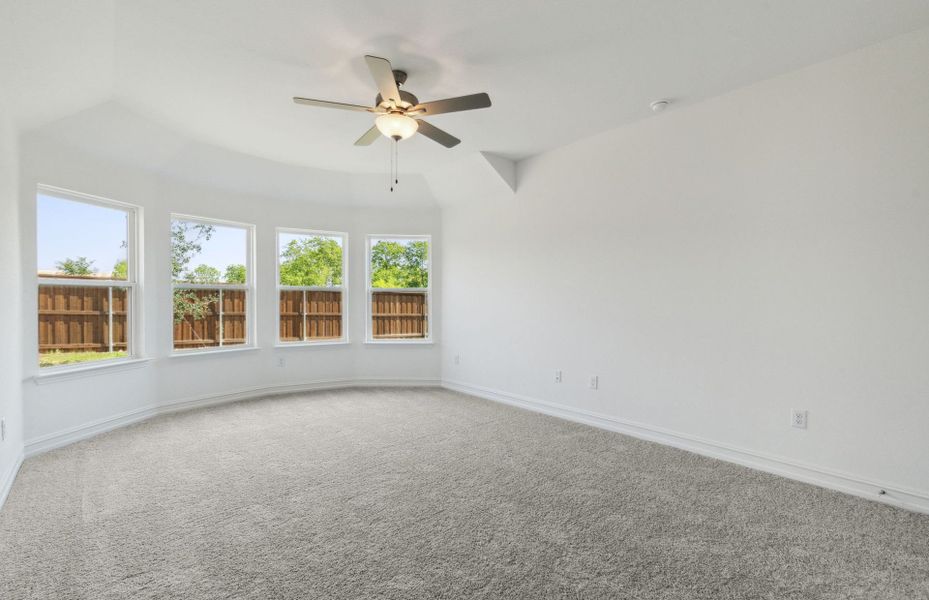 Owner's suite with bay window