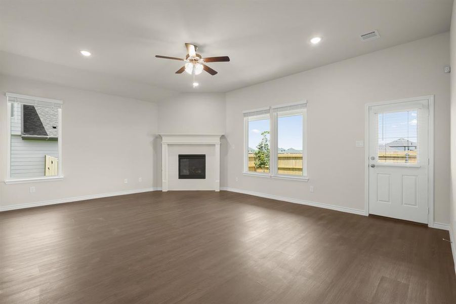 Spacious, unfurnished interior of a new home in Rocky Creek Crossing, Fort Worth (Image 15).