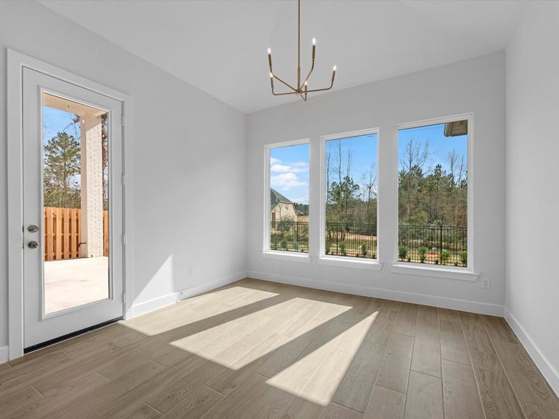 Representative image. Features, selections and colors may vary.