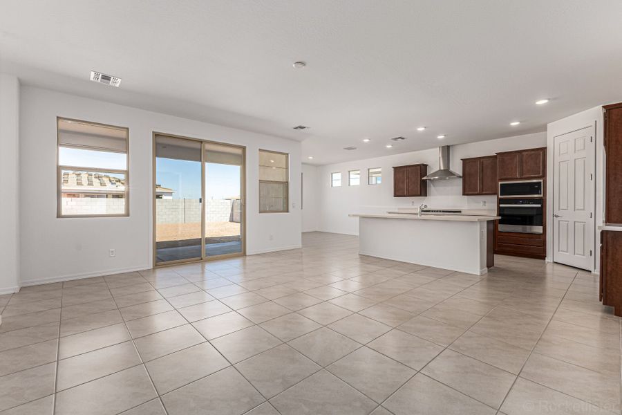 Spacious, unfurnished interior of a new home in Empire Pointe, Queen Creek (Image 7).