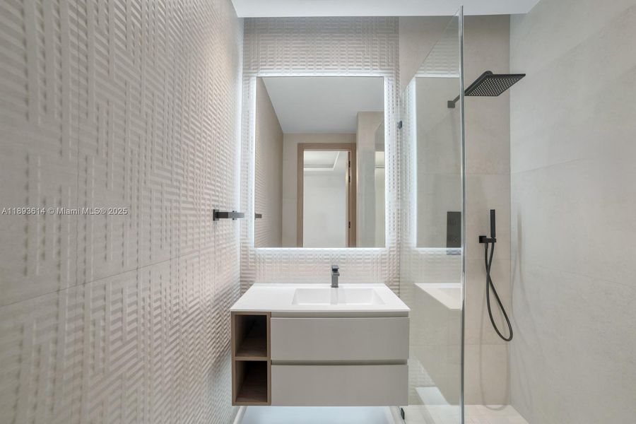 Image 77 of a home in .