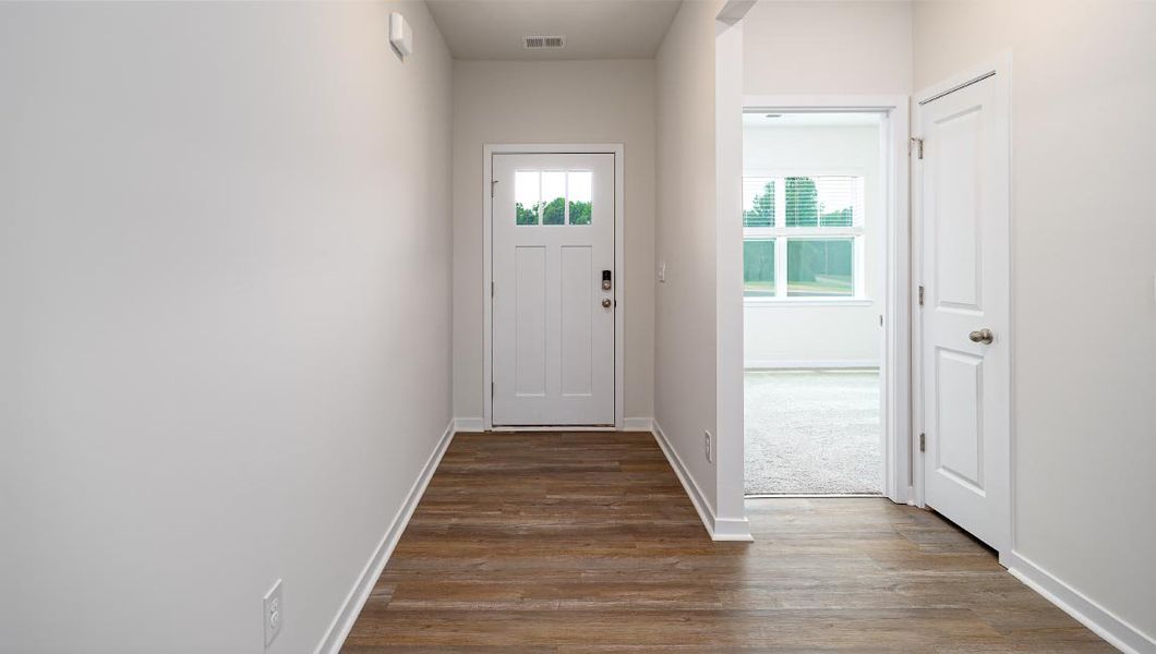 Spacious, unfurnished interior of a new home in Valley View, Waynesville (Image 9).