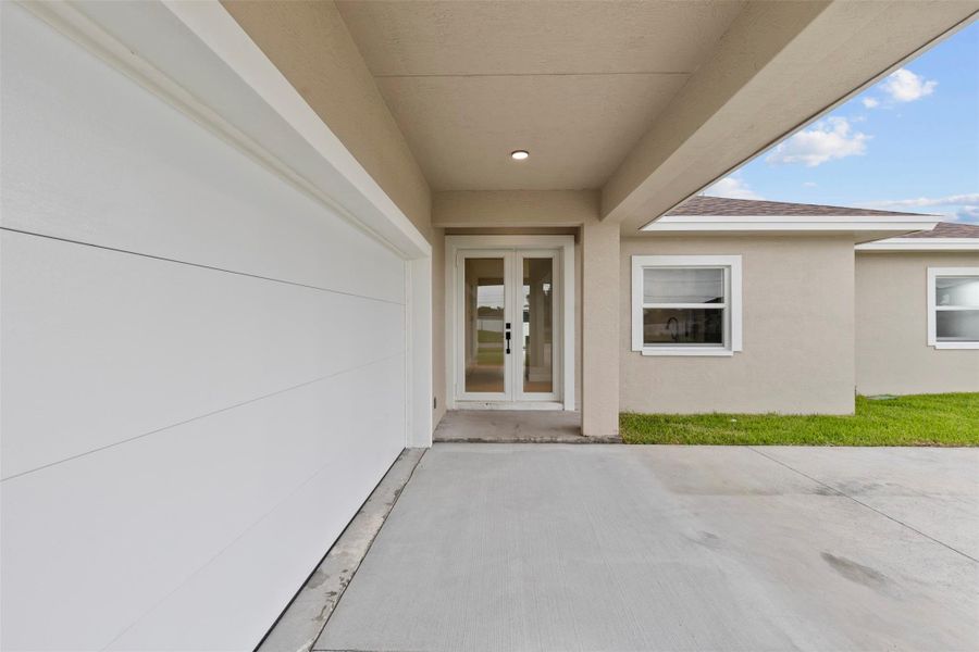 Exterior details and patio area of a home in , Port St. Lucie (Image 28).