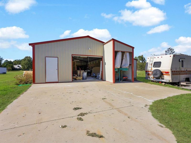 Exterior details and patio area of a home in , Wills Point (Image 18).