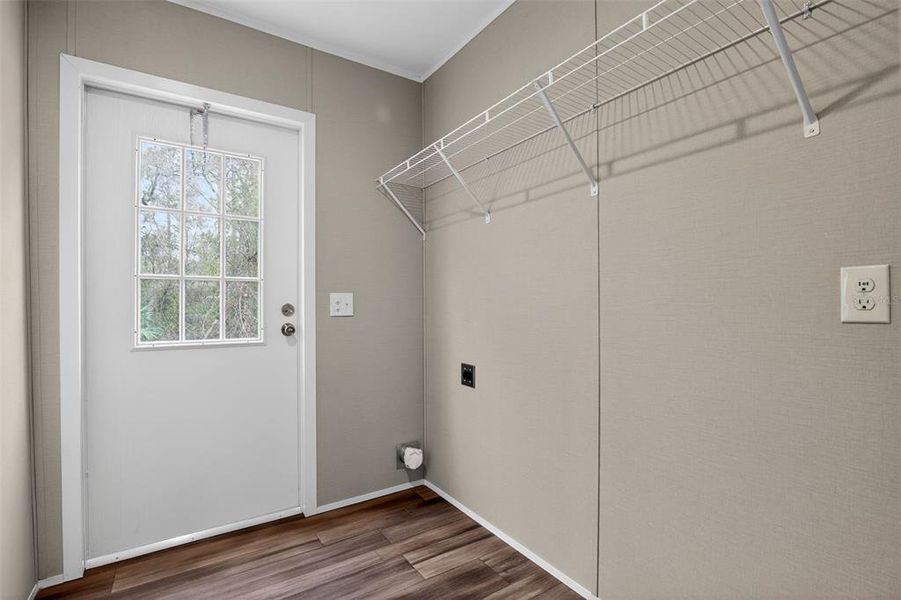 Spacious, unfurnished interior of a new home in , Crystal River (Image 15).