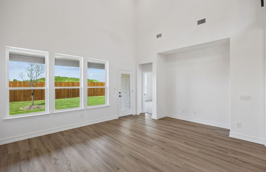 Spacious, unfurnished interior of a new home in Whitewing Trails, Princeton (Image 18).