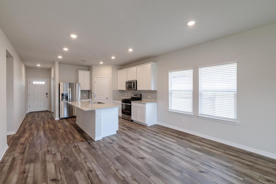 Spacious, unfurnished interior of a new home in , Manor (Image 31).