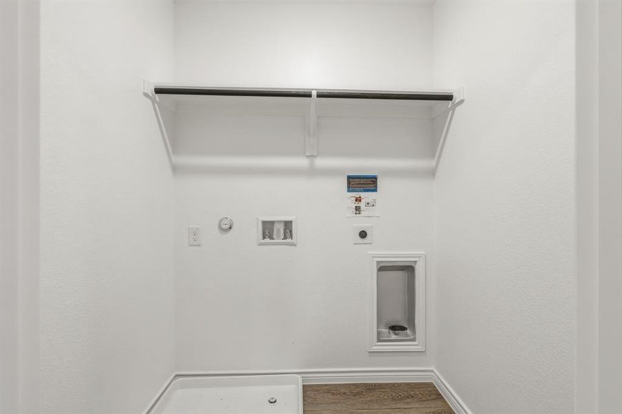 Spacious, unfurnished interior of a new home in Deer Creek, Crowley (Image 27).