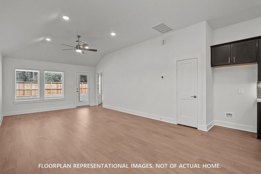 Spacious, unfurnished interior of a new home in Ambrose, La Marque (Image 25).