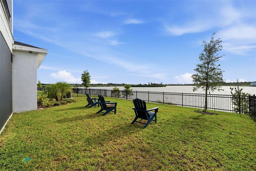 Exterior details and patio area of a home in Emerald Landing at Waterside at Lakewood Ranch – Lake Series, Sarasota (Image 34). Exterior details and patio area of a home in Emerald Landing at Waterside at Lakewood Ranch – Lake Series, Sarasota (Image 34).