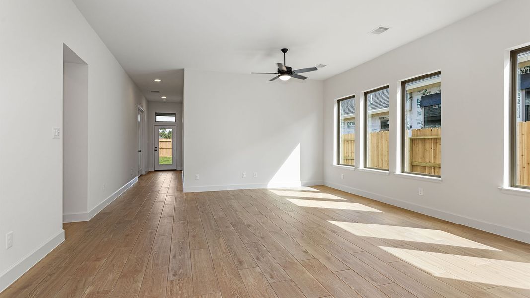 Spacious, unfurnished interior of a new home in The Woodlands Hills, Willis (Image 20).
