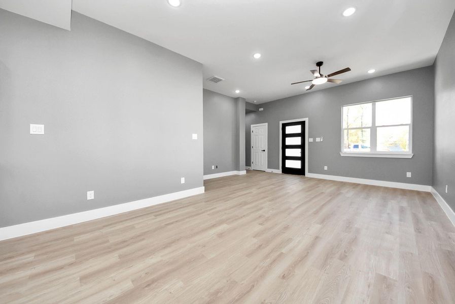 Spacious, unfurnished interior of a new home in , Conroe (Image 14). Spacious, unfurnished interior of a new home in , Conroe (Image 14).