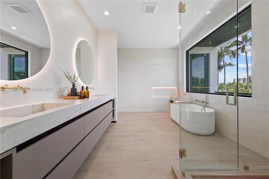 Furnished interior view inside a new home in , Fort Lauderdale (Image 41).