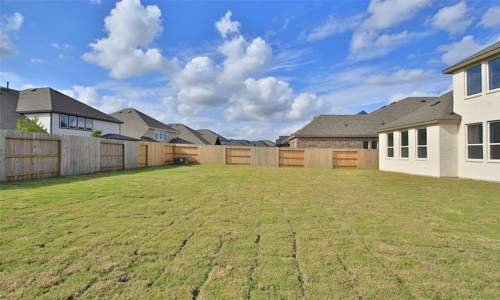 Exterior details and patio area of a home in Brookewater, Rosenberg (Image 20).