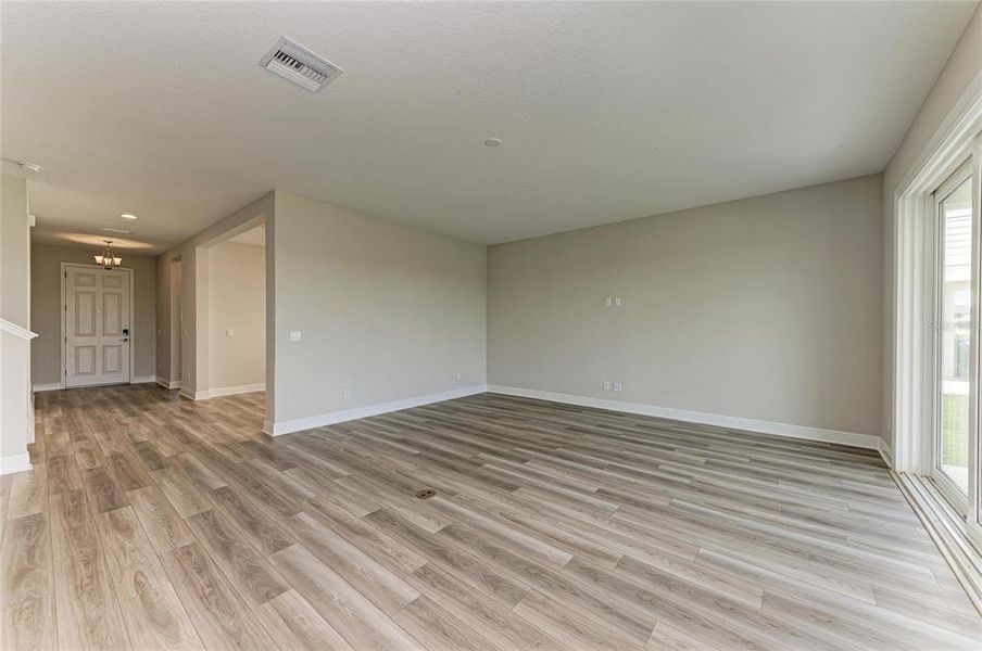 Spacious, unfurnished interior of a new home in Mirada, San Antonio (Image 15).